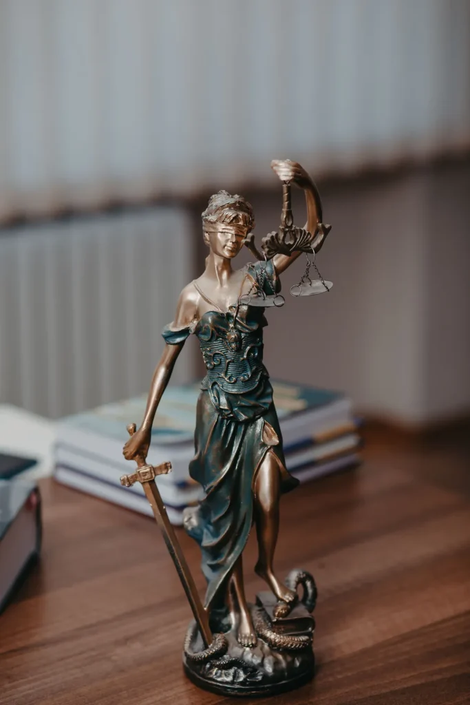 Statua pravde u advokatskoj kancelariji Labus, Novi Sad
